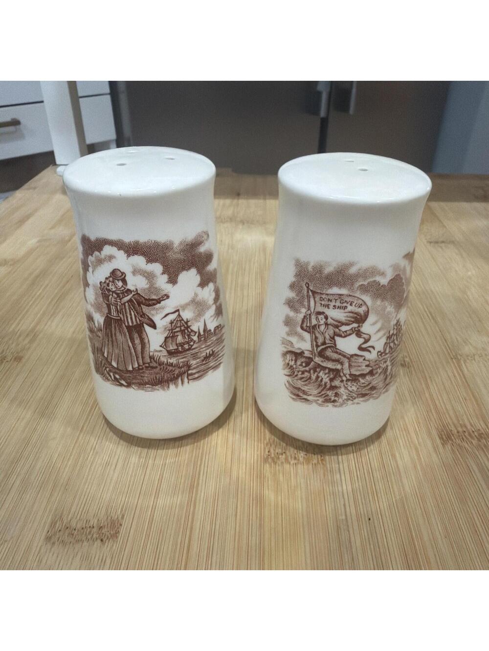 Vintage Alfred Meakin Fair Winds Brown Salt & Pepper Set Ships Transferware *